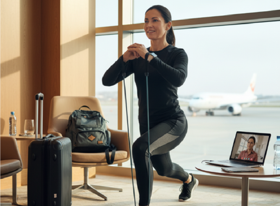 Frau bei Fitness-Übungen